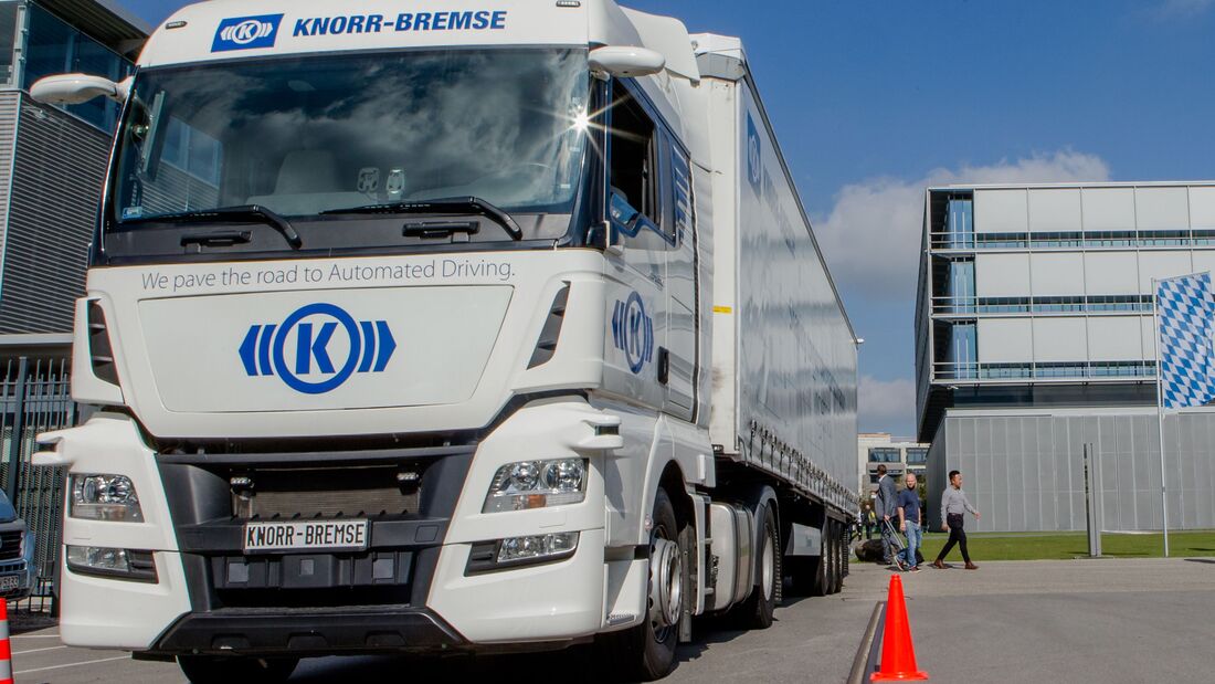 Fahrerlos auf dem Hof oder der Autobahn