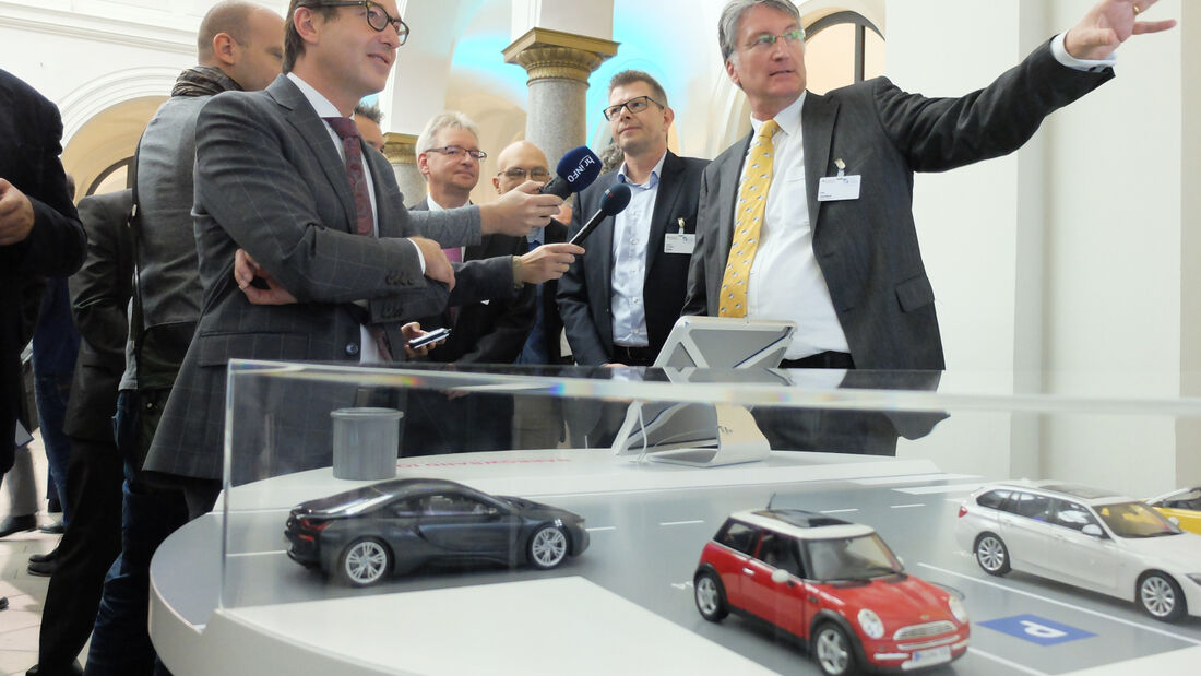 Dobrindt plant Testfelder in Großstädten