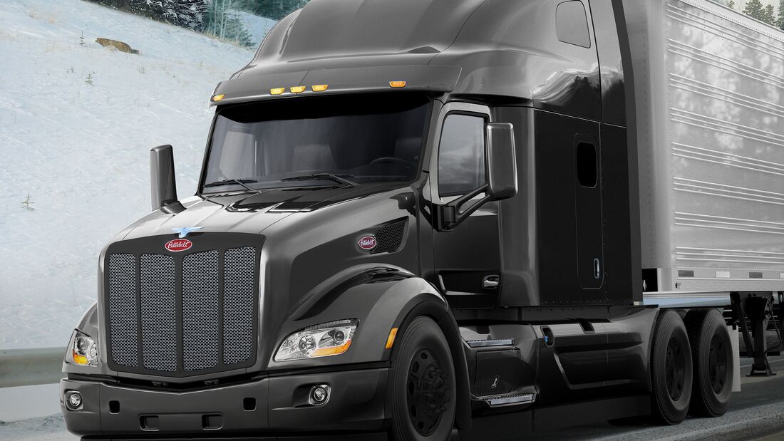 US-Truck ganz in schwarz