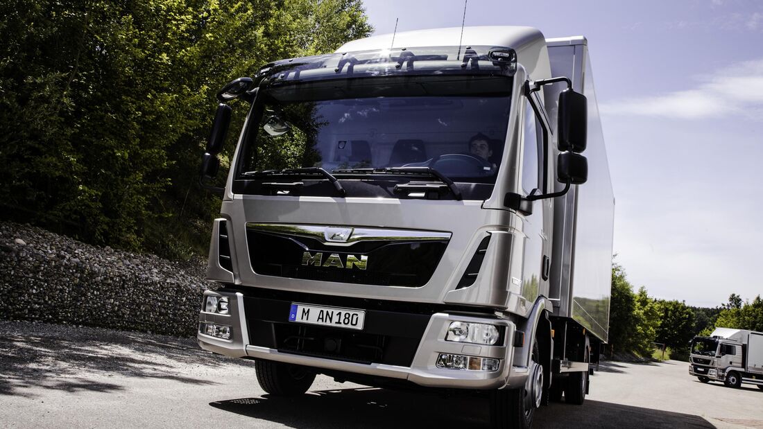  Neuer Innenraum und Euro-6-Motoren