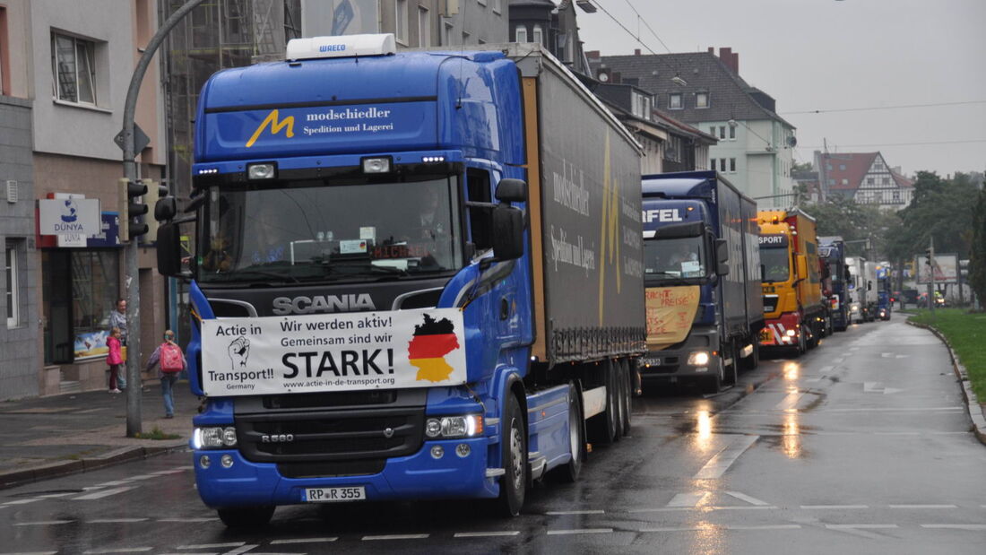 Erstmals 100 Lkw bei Fahrerdemo