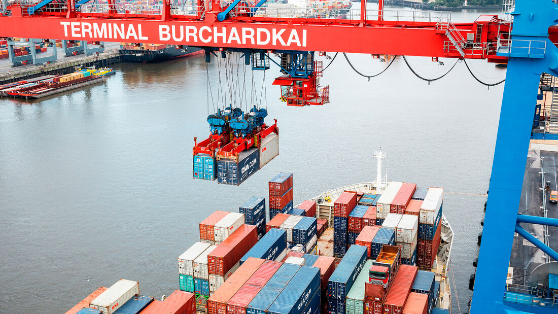 Neue Containerbrücken für Triple-E-Schiffe