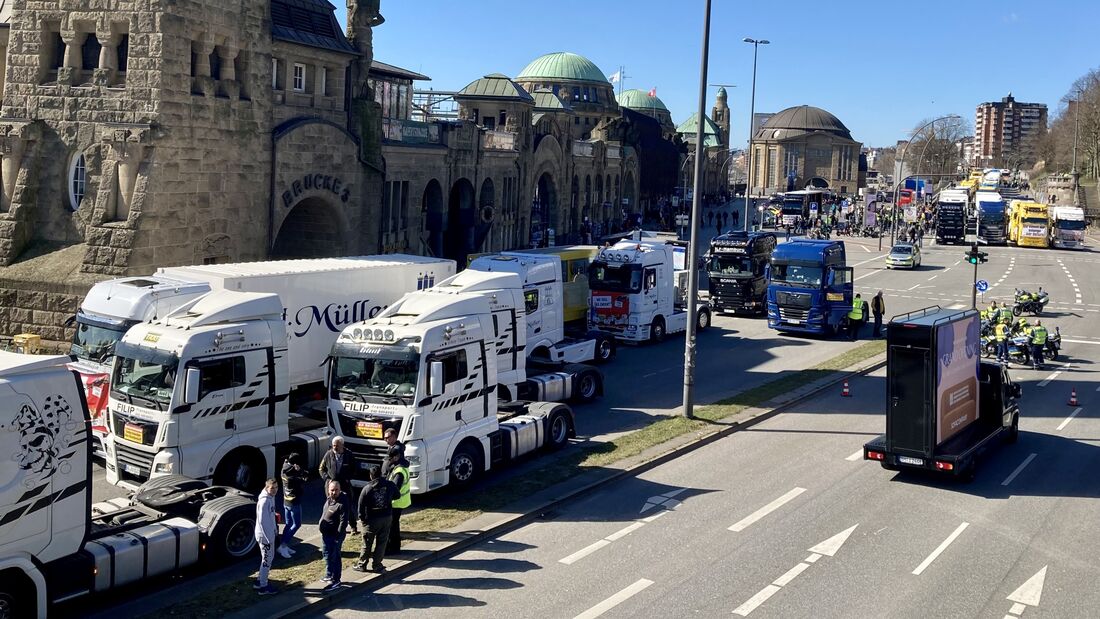 Teurer Sprit: BGL droht mit Lkw-Demo