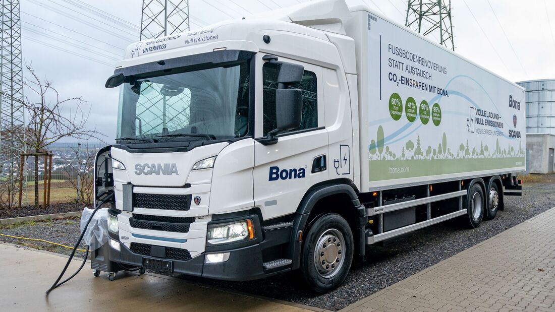 Erster E-Lkw ausgeliefert