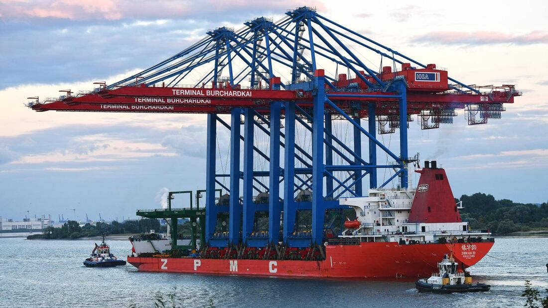Neue Containerbrücken für Mega-Frachter