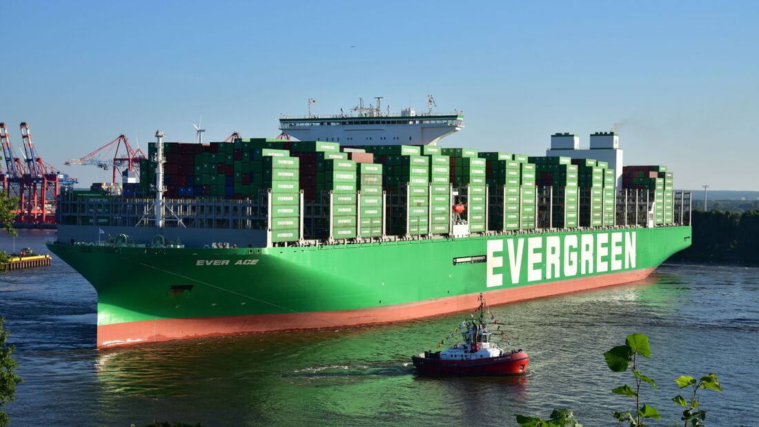 Größtes Containerschiff in Hamburg