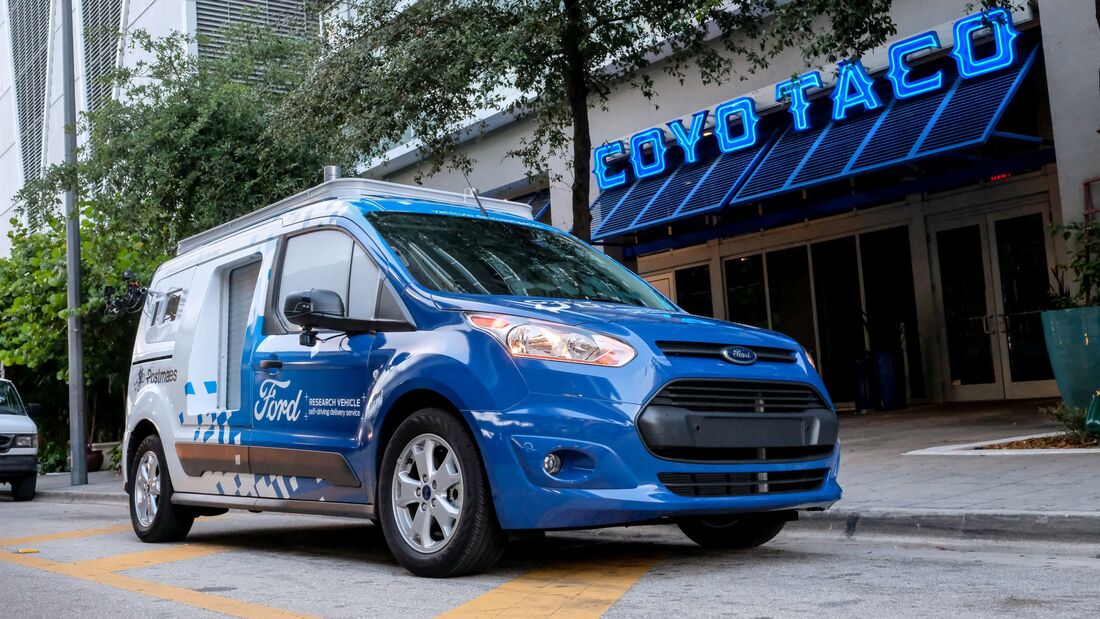 Ford Transit Connect liefert Abendessen
