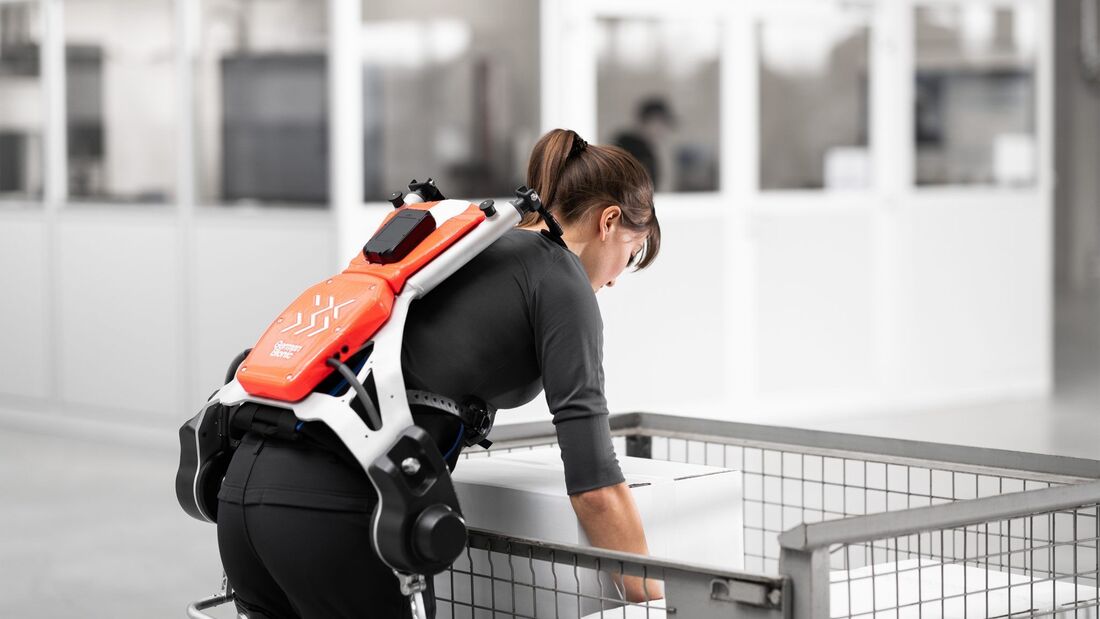 Exoskelett im Praxistest bei DB Schenker