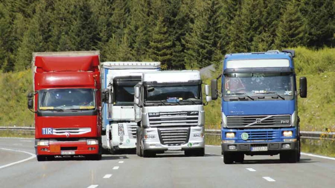 Klage gegen Überholverbote für Lkw