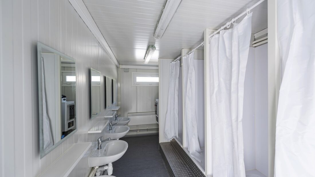 UTA spendet für Sanitäranlagen