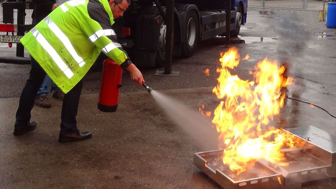 So benutzt man Feuerlöscher richtig