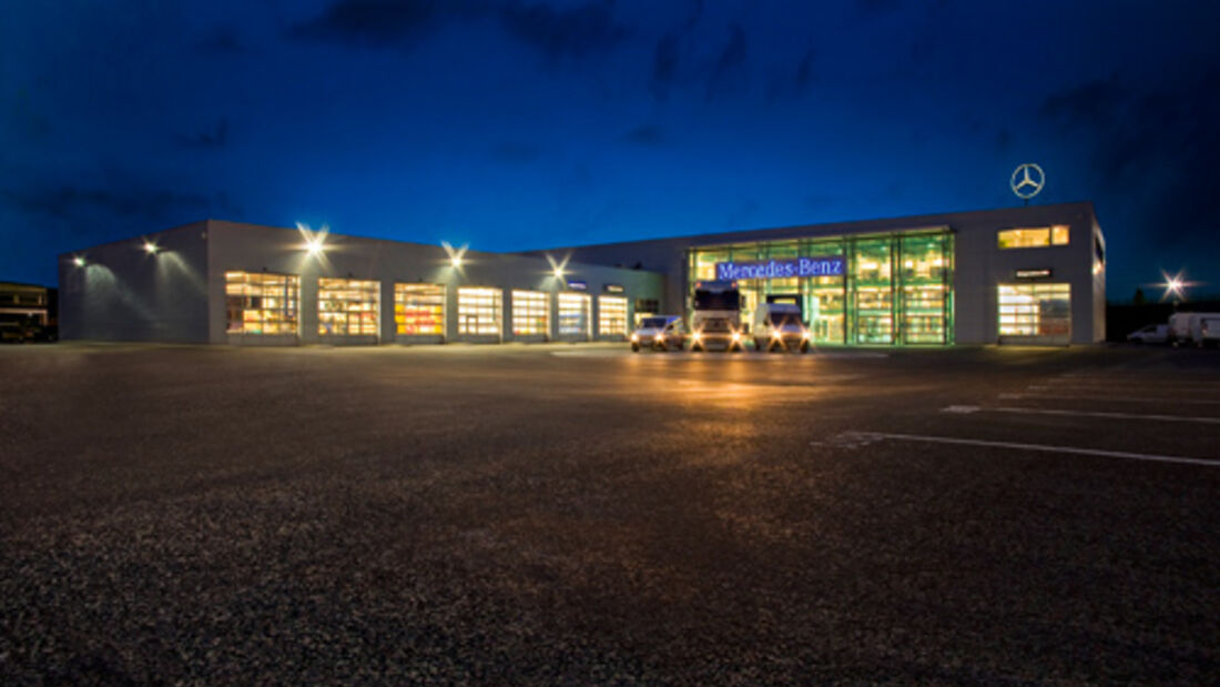 Mercedes-Benz eröffnet das modernste Nutzfahrzeug-Zentrum Europas mit dem Servicekonzept TruckWorks