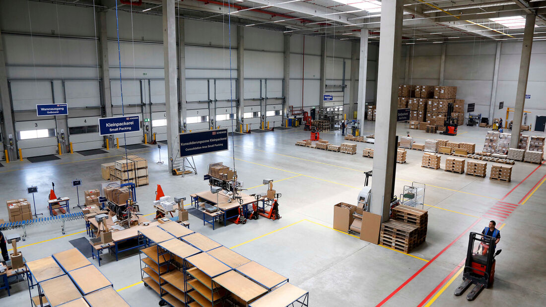 DB Schenker eröffnet Logistikzentrum