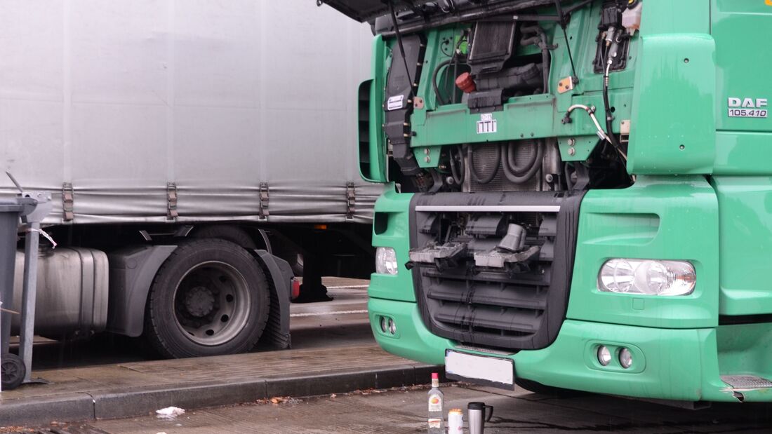 Nach dem Saufgelage brennt ein Lkw
