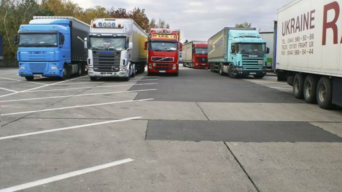 Zu wenig Parkplätze für Lkw