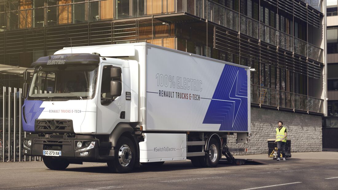 53 Renault E-Tech im Zulauf
