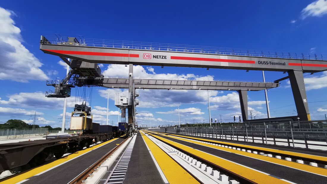 Kombiverkehr startet Betrieb im Megahub