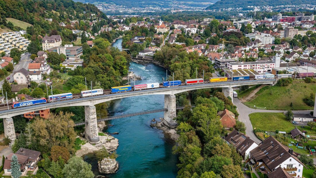 Lkw steigen auf Bahn um