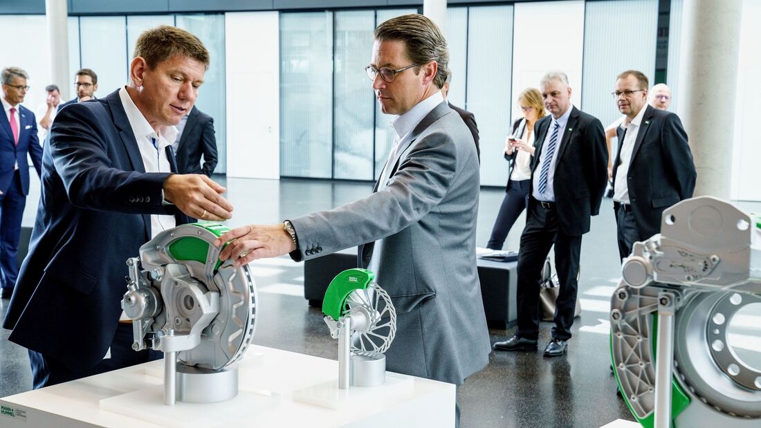 Mann+Hummel empfängt Andreas Scheuer