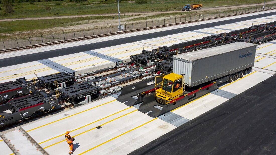 Cargobeamer startet in Calais