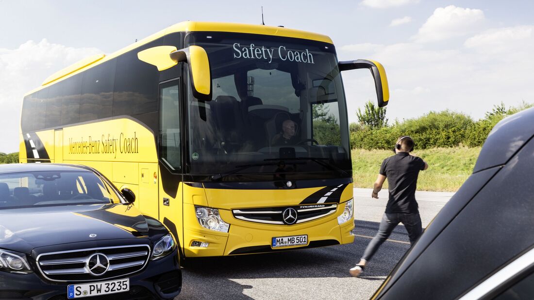 Neue Sicherheitssysteme für Daimler-Busse