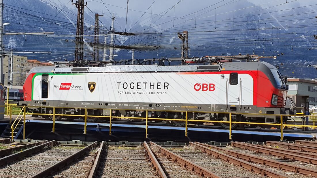 Lamborghini fährt Bahn