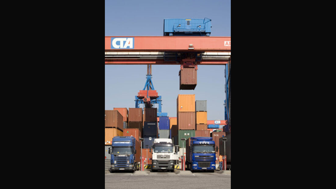 Hamburger Hafen mit 60 neuen Lkw-Stellplätzen