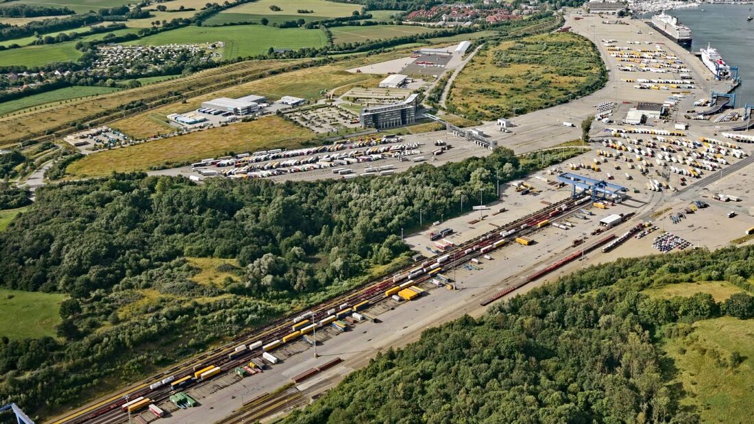lübecker hafen, lübecker hafen-gesellschaft, tx logistik, trailer