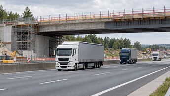 sanierungsbedürftige Autobahnbrücke
