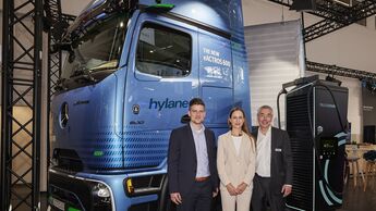 v.l.: Maximilian Draxler (Head of Finance, hylane GmbH), Dr. Sara Schiffer (Geschäftsführerin, hylane GmbH) und
Bernd Zens (Geschäftsführer, hylane GmbH)
