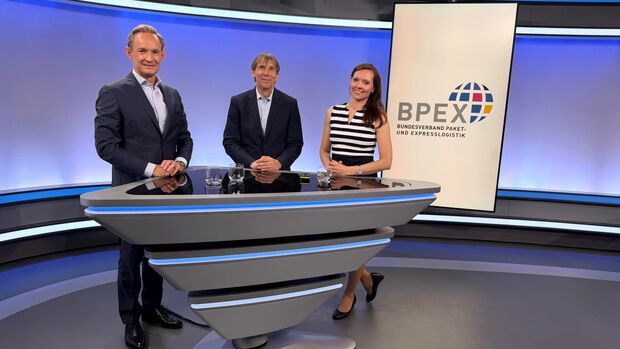 v. l. n. r. Dr. Klaus Esser (Autor der KEP-Studie 2026, KE-CONSULT Kurte&Esser GbR), Marten Bosselmann (Vorsitzender, Bundesverband Paket- und Expresslogistik), Heike Hoffert (Leiterin Kommunikation, Bundesverband Paket- und Expresslogistik)