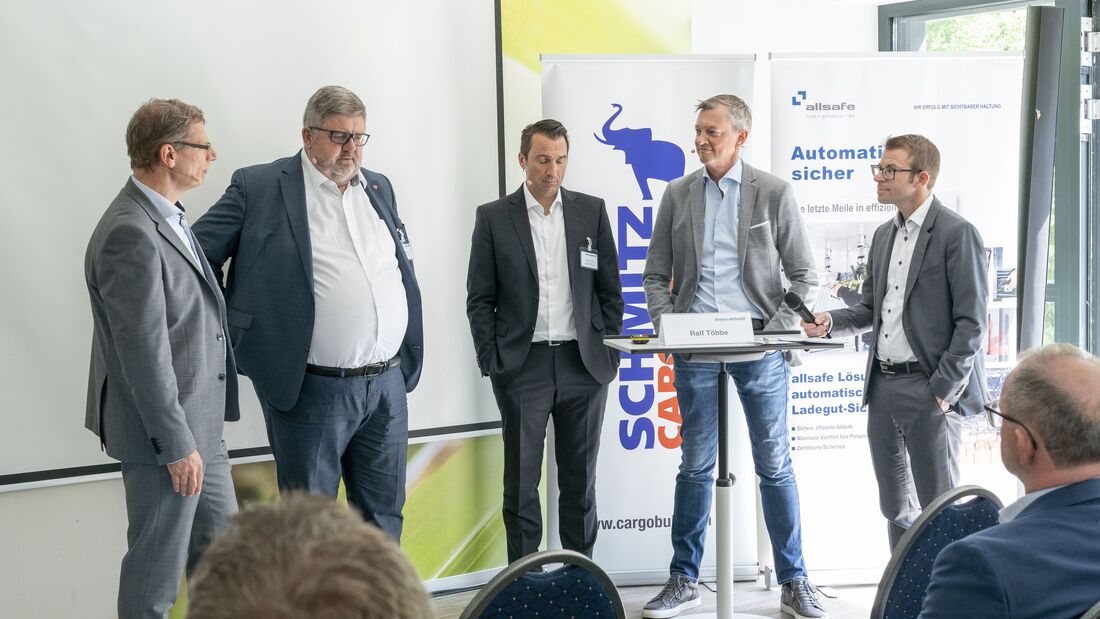v. li.: Hans-Peter Beste, Jörn Peter Struck, Prof. Dr. Dirk Lohre, Ralf Többe, Matthias Rathmann