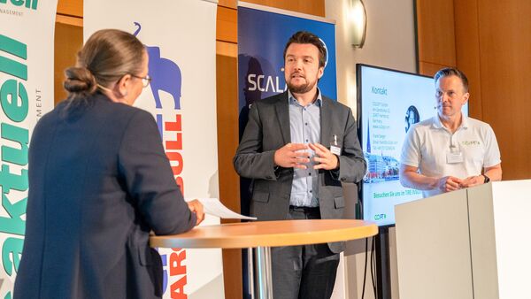 v. li.: Ilona Jüngst, Chefredakteurin trans aktuell, ETM Verlags- und Veranstaltungs-GmbH, Christopher Köhne, Industrie- und Handelskammer zu Köln, Frank Seeger, CO2OPT GmbH