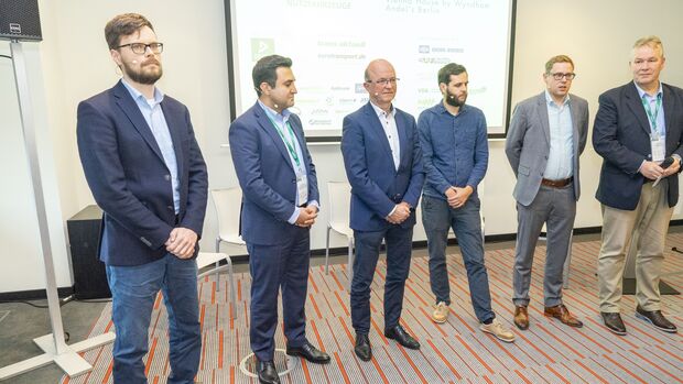 v. li.: Martin Sölle, Berliner Agentur für Elektromobilität eMO, Pouyan Anvari, GLS Germany GmbH & Co. KG, Dr. Michael Bargl, IDS Logistik GmbH, Felix Steck, NOW GmbH, Axel Blume, NOW GmbH, Elmar Kreß, Swobee GmbH